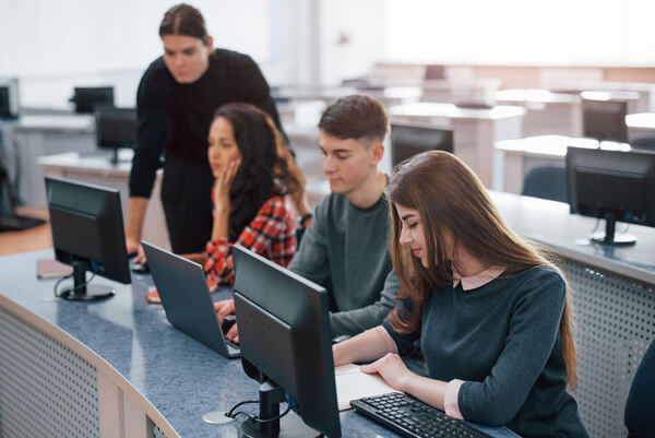 inline_995_https://www.ecomschool.co.il/wp-content/uploads/2023/12/הסבת-מקצוע-להייטק.jpg