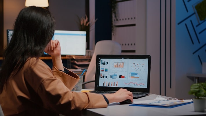 inline_19_https://www.ecomschool.co.il/wp-content/uploads/2022/01/overworked-businesswoman-typing-financial-statistics-laptop-sitting-desk-table-startup-company-office-late-night-min.jpg